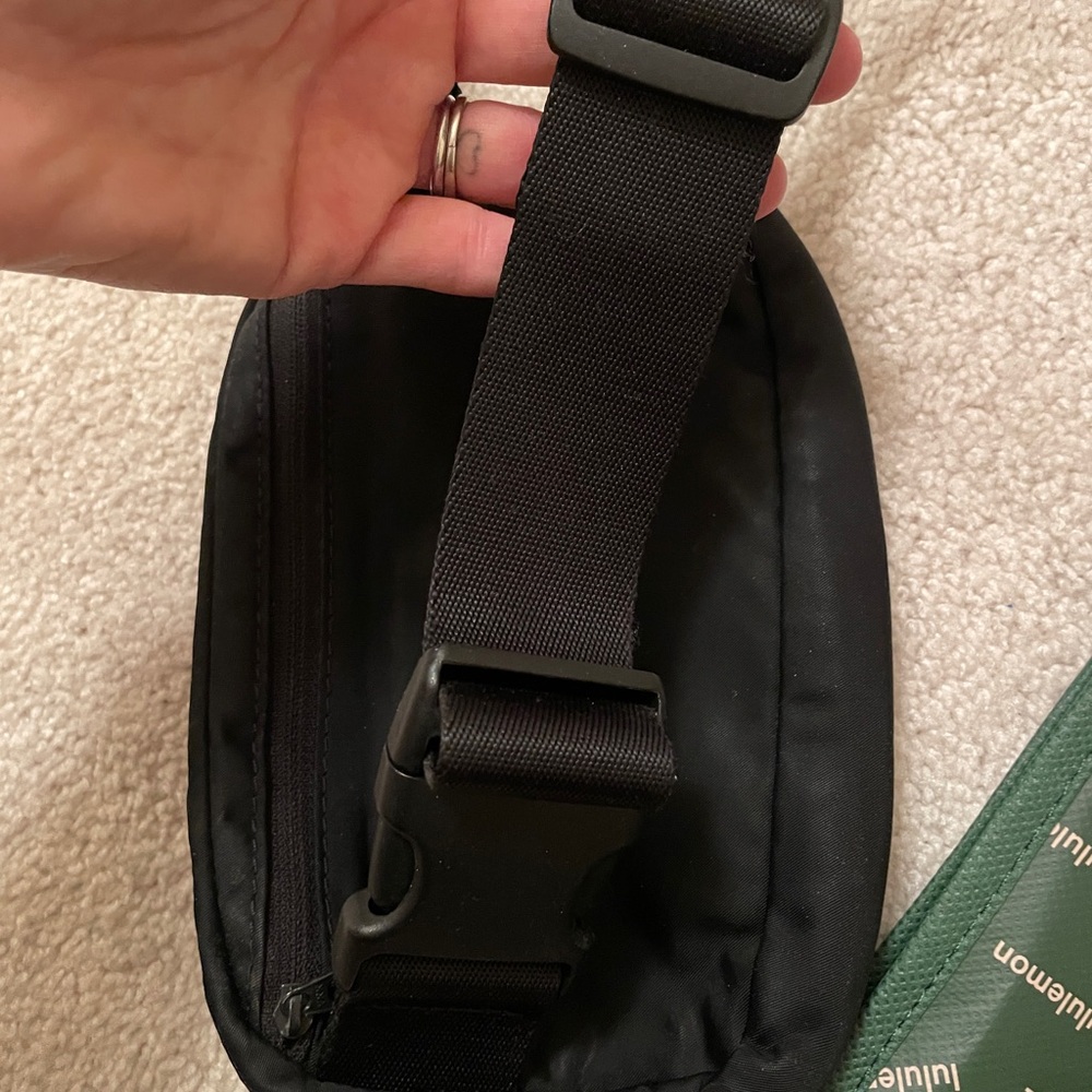 Lululemon Everywhere Belt Bag, 1L - Picture 7 of 8